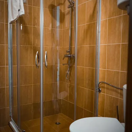 Immaculate 1-bed In Sunny Appartamento *